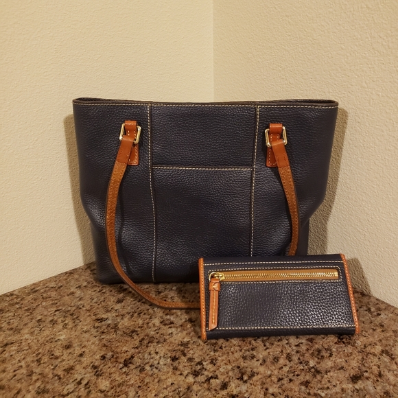 🌼Dooney & Bourke Bag Set🌼 - Picture 2 of 9